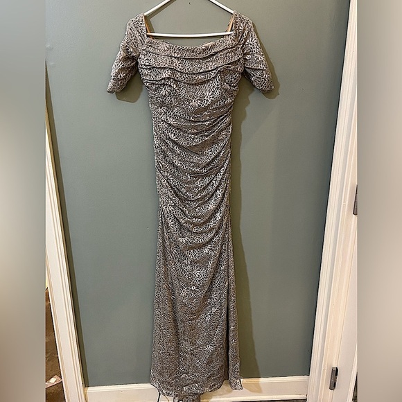 Badgley Mischka Lace Gown Silver Off the Shoulder Dress Size 4 Retail $660